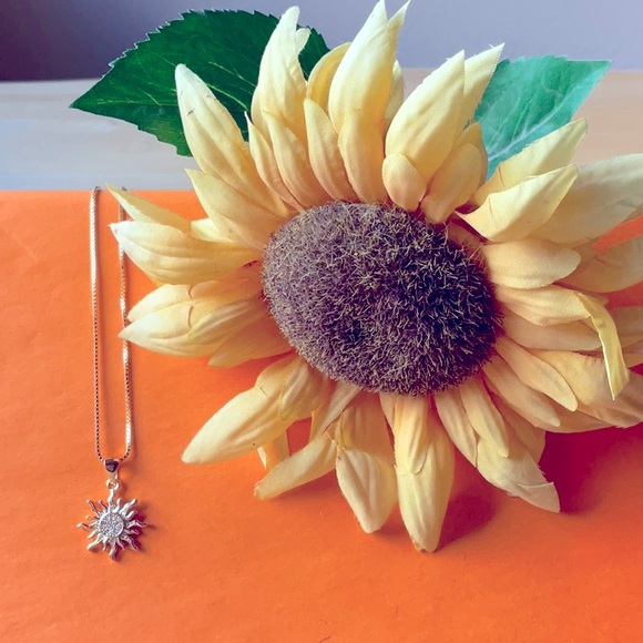🌞SUN NECKLACE 🌞 NWOT 🌞 - Picture 1 of 16